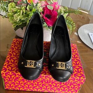 Tory Burch Black pebble leather  Wedges with Gold logo, 8